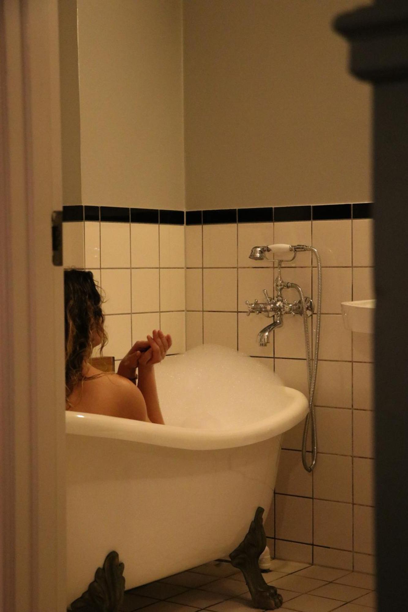 Medium Bathtub,1676731908:JPEG